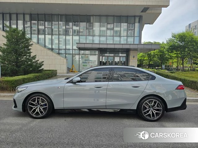 BMW 5 Series (G60) id 4681457 из Кореи 13