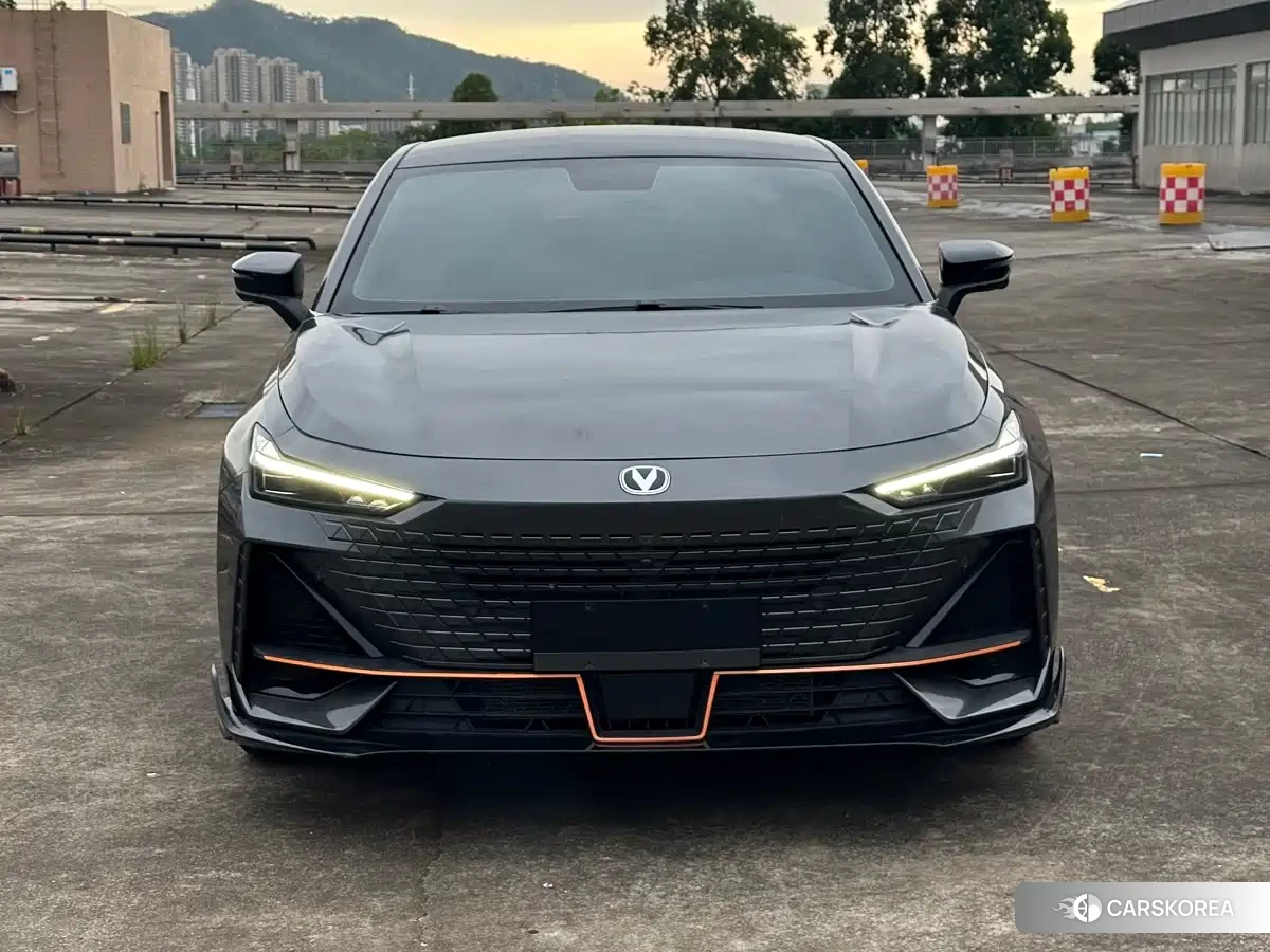 Chang'an Changan UNI-V 2023 Silver/gray из Китая, фото 3