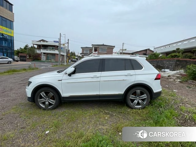 Volkswagen Tiguan second Generation 2018 Белый из Кореи, фото 3
