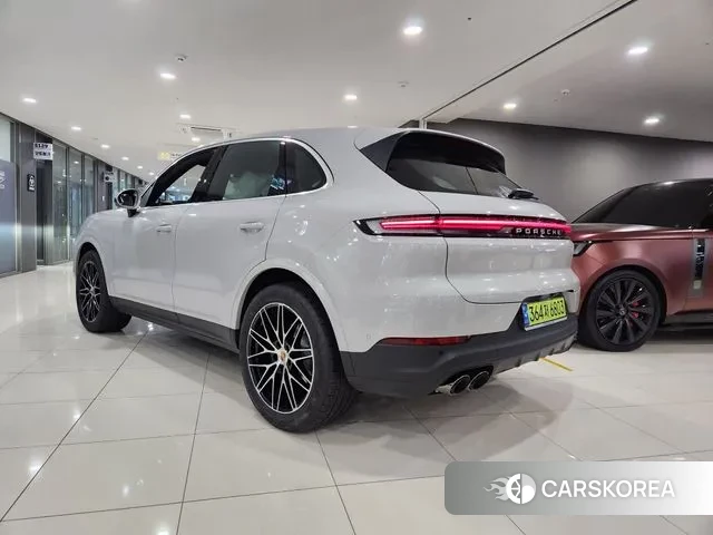 Porsche Cayenne (PO536) 2025 Светло-серебряный цвет из Кореи, фото 6