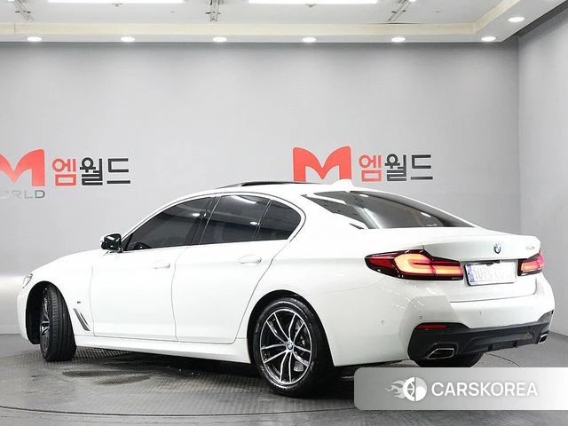 BMW 5 Series (G30) 2023 Белый из Кореи, фото 5