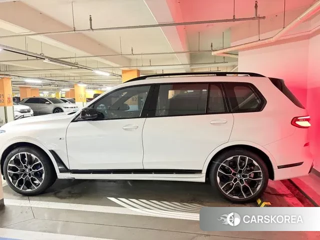 BMW X7 (G07) 2025 Белый из Кореи, фото 3