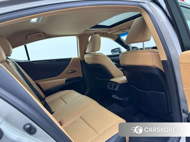 Lexus ES id 4254170 из Китая 23