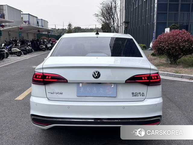Volkswagen Bora 2024 Белый из Китая, фото 3