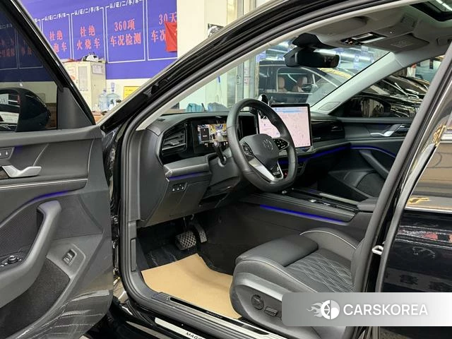 Volkswagen Magotan 2024 Черный из Китая, фото 3