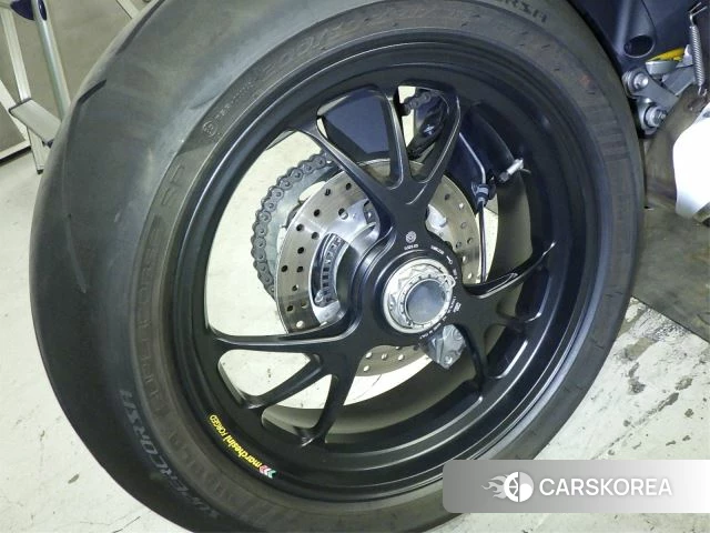 Ducati PANIGALE V4 id 3946948 из Японии 23