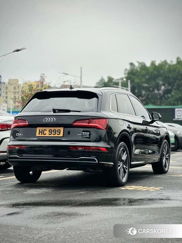 Audi Q5L 2021 Черный из Китая, фото 3