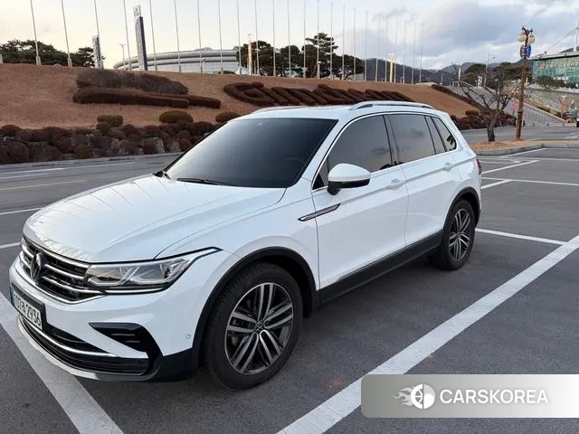 Volkswagen Tiguan second Generation 2022 Белый из Кореи, фото 3