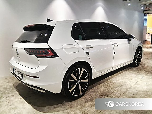 Volkswagen Golf 8th Generation 2025 Белый из Кореи, фото 6