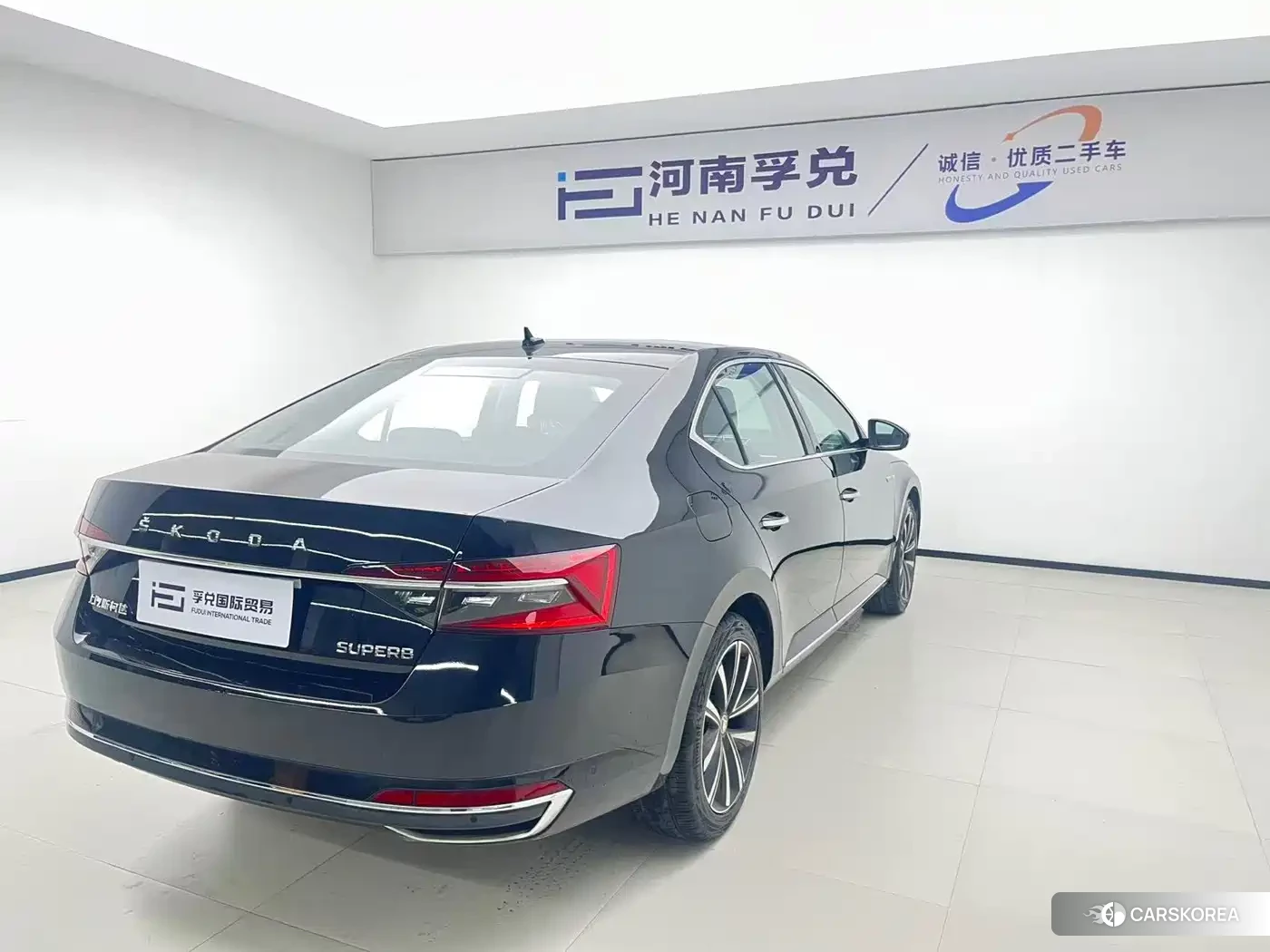 Skoda Superb id 4629471 из Китая 8