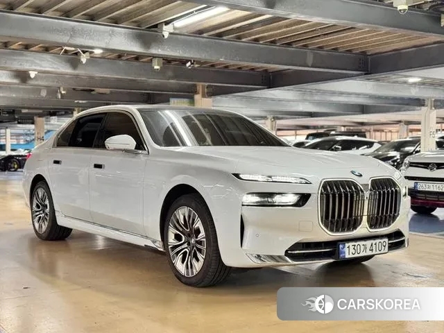 BMW 7 Series (G70) 2023 Белый из Кореи, фото 4