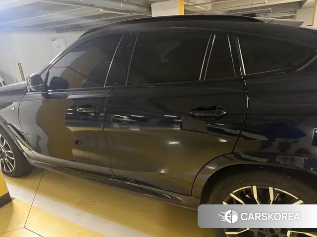 BMW X6 (G06) 2025 Черный из Кореи, фото 5