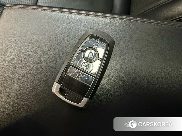 Lincoln Navigator id 4242393 из Китая 13