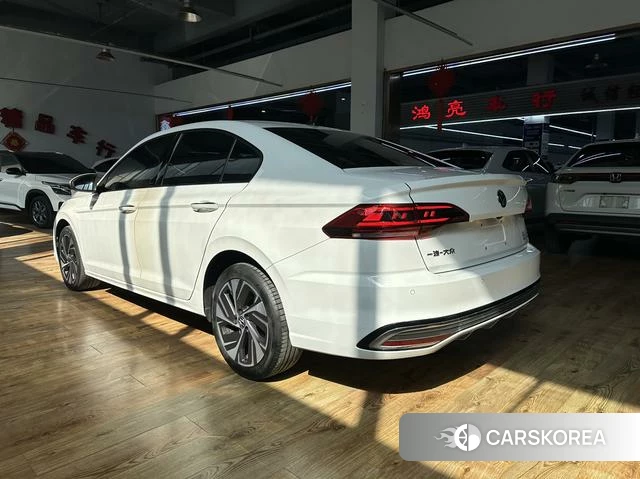 Volkswagen Bora 2023 Белый из Китая, фото 5