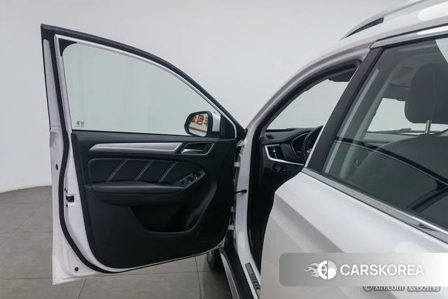 Roewe eRX5 id 3913786 из Китая 17