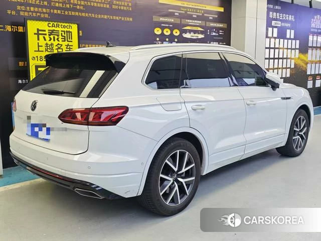 Volkswagen Touareg 2022 Белый из Китая, фото 3