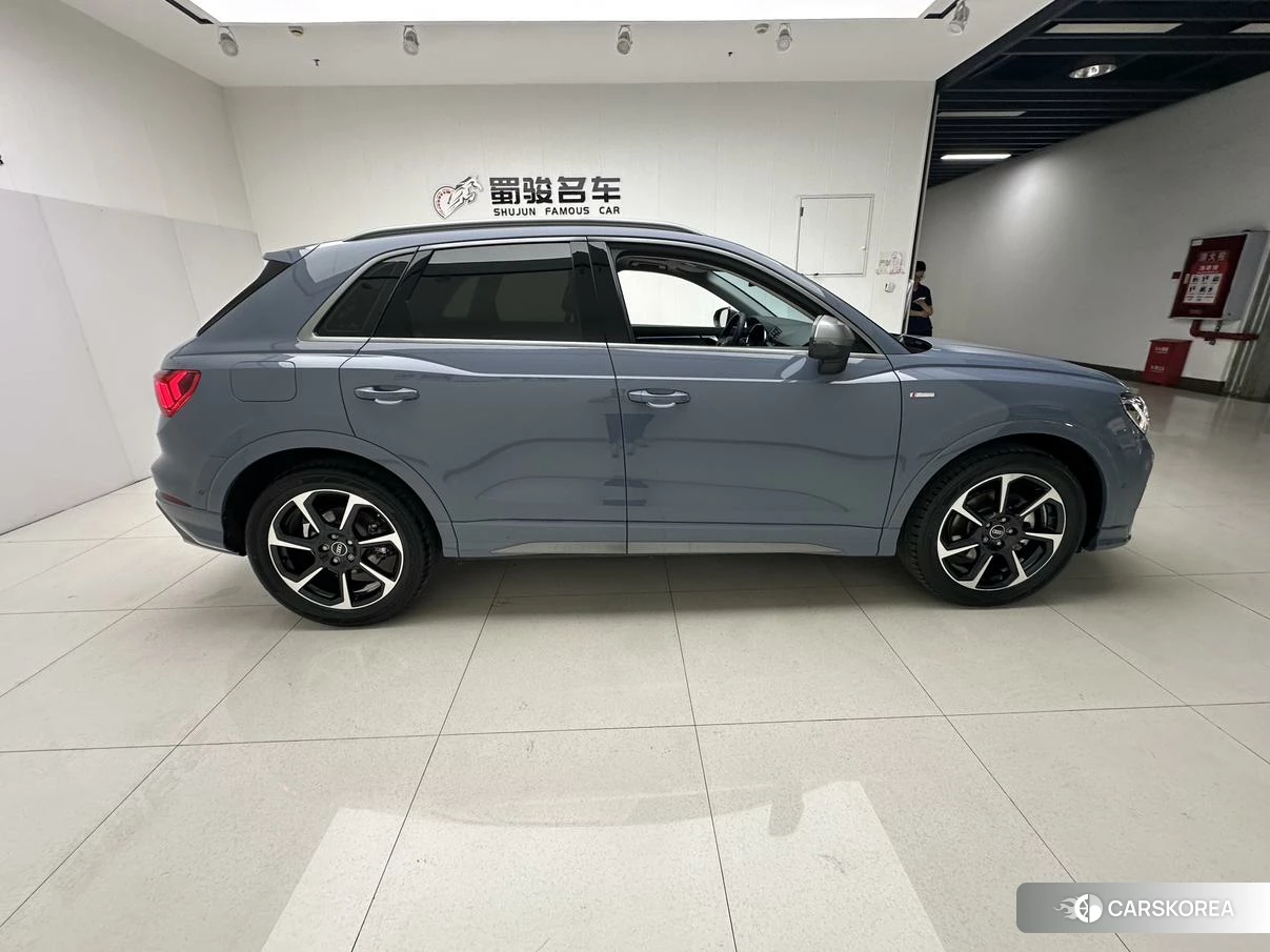 Audi Q3 2021 Темно-серый из Китая, фото 6