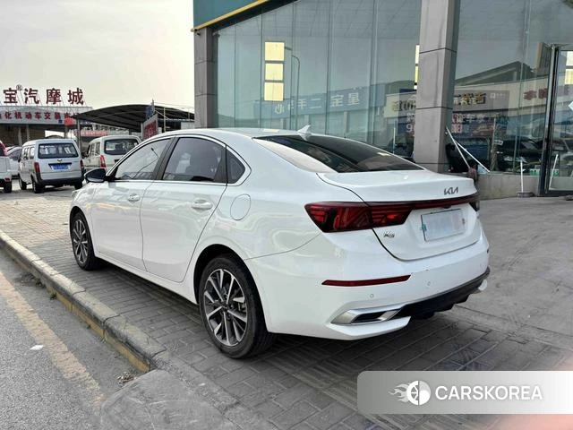 Kia K3 2023 Белый из Китая, фото 3