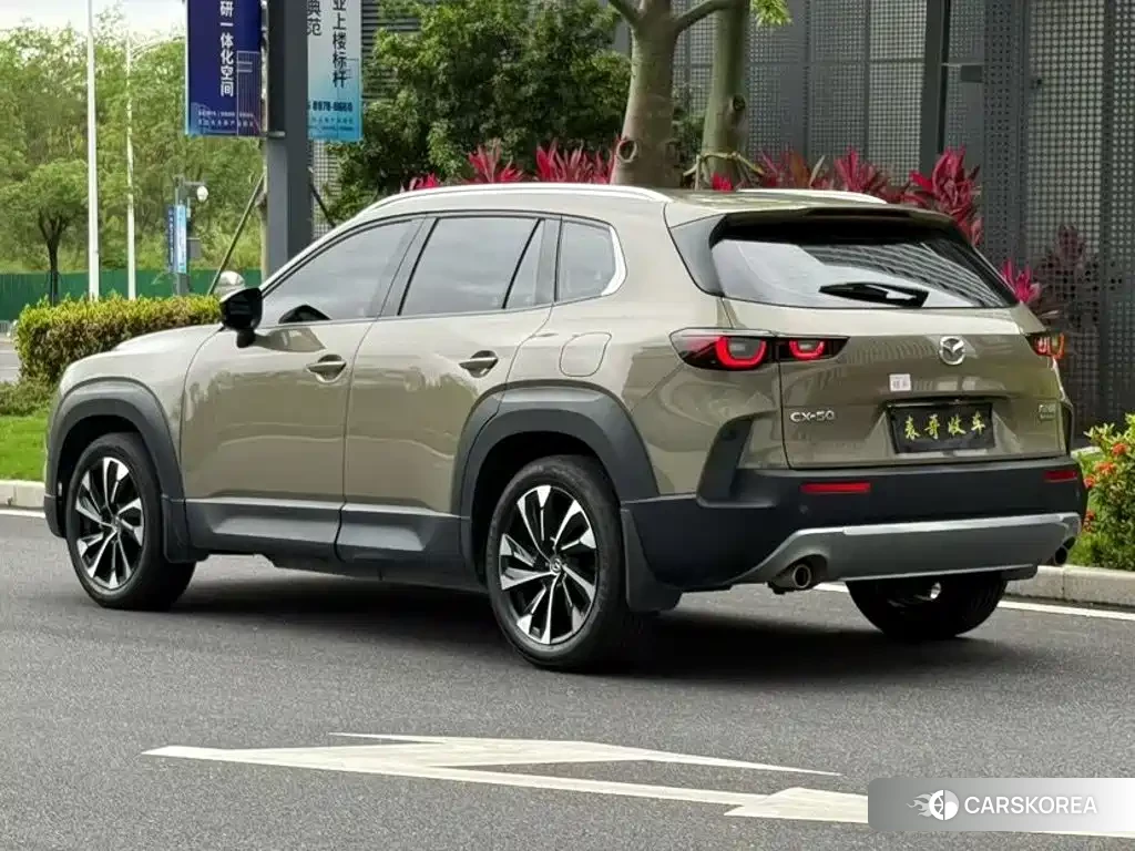 Mazda CX-50 2024 Champagne/brown из Китая, фото 3