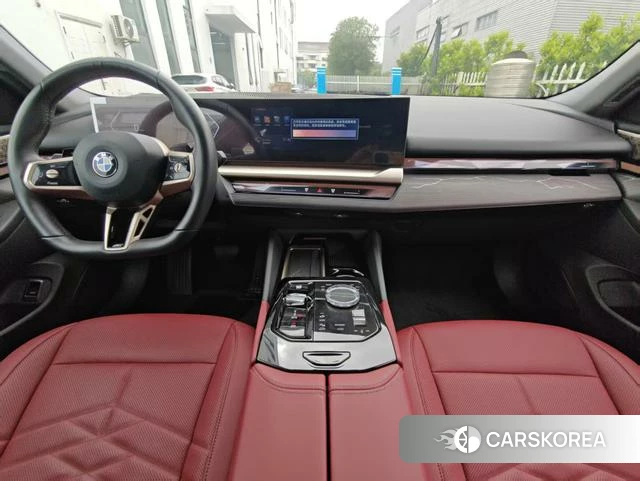 BMW 5 series 2025 Черный из Китая, фото 3