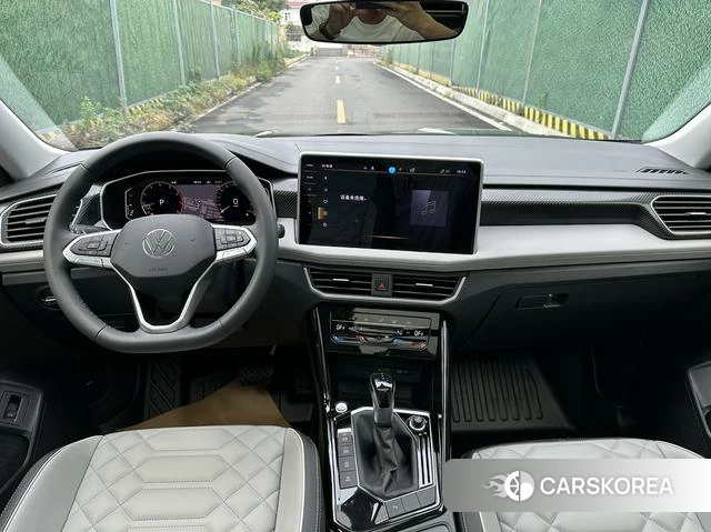 Volkswagen Tanyue 2024 Темно-серый из Китая, фото 6