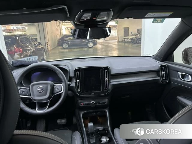 Volvo XC40 EV 2023 Белый из Китая, фото 3