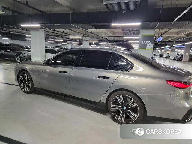 BMW 7 Series (G70) 2024 Серый из Кореи, фото 3