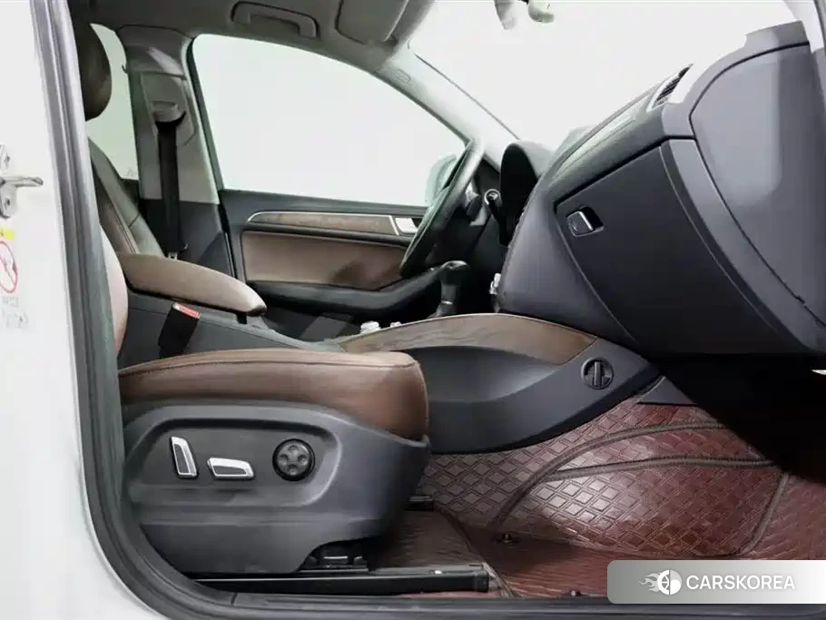 Audi Q5L id 4583711 из Китая 12