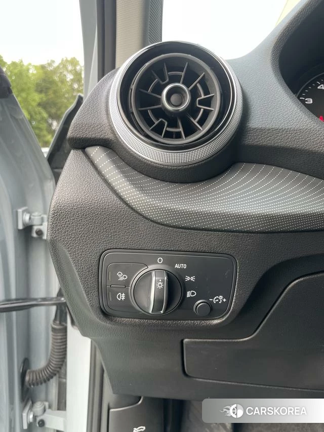 Audi Q2L id 4273845 из Китая 16