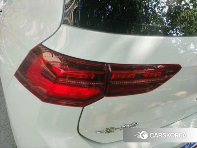Volkswagen Golf 2023 Белый из Китая, фото 6