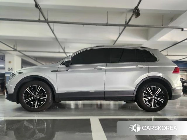 Volkswagen Tiguan second Generation 2021 Серебряный из Кореи, фото 3