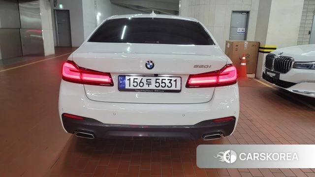 BMW 5 Series (G30) 2023 Белый из Кореи, фото 3