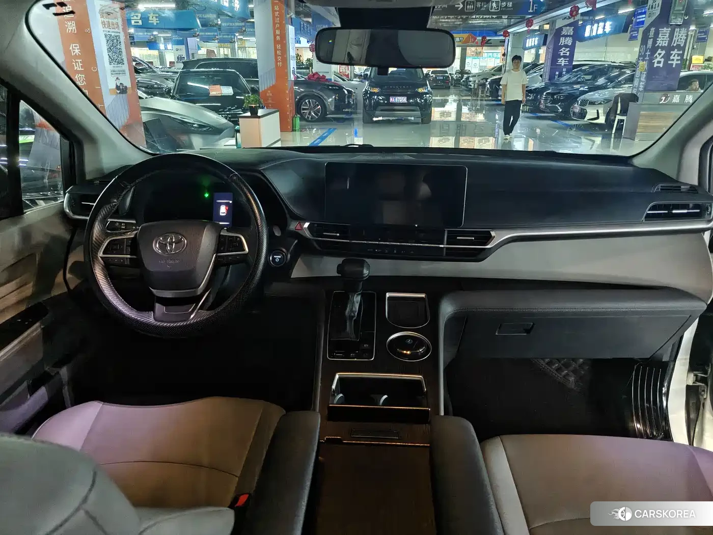 Toyota Granvia 2023 Белый из Китая, фото 3