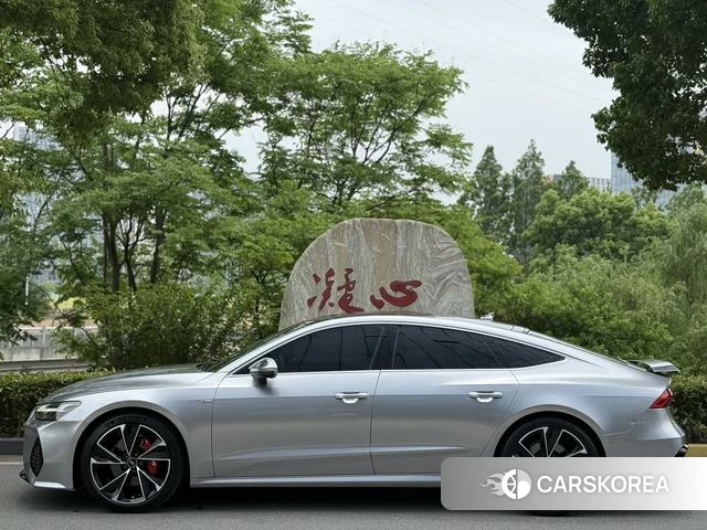 Audi A7 2021 Серебристо-серый из Китая, фото 3