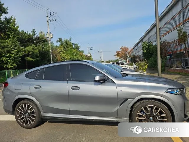 BMW X6 (G06) 2025 Серебристо-серый из Кореи, фото 3