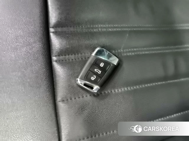 Volkswagen Passat id 4219755 из Китая 13