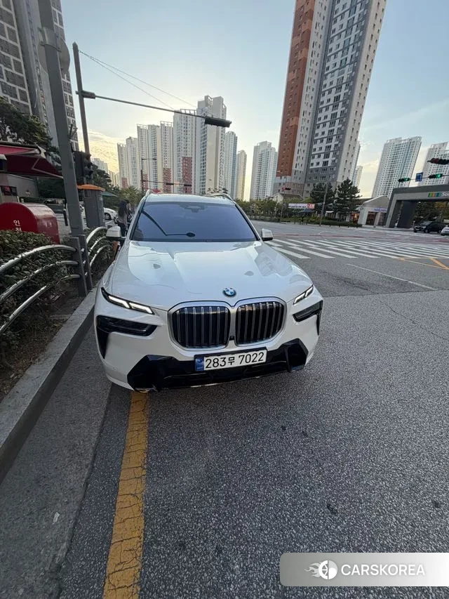 BMW X7 (G07) 2023 Белый из Кореи, фото 3