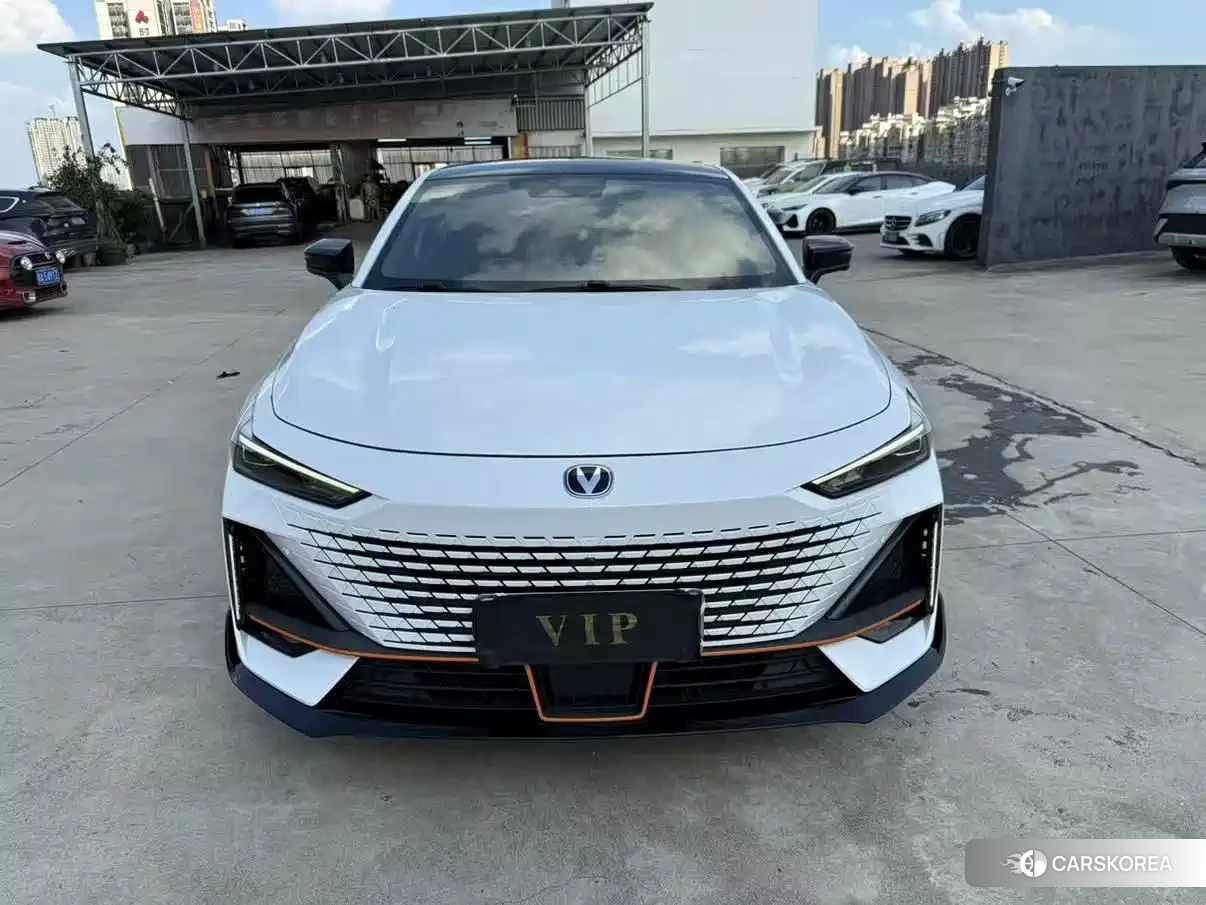 Chang'an UNI-V 2023 Белый из Китая, фото 6