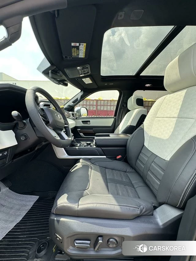 Toyota Sequoia 2025 Черный из Китая, фото 3