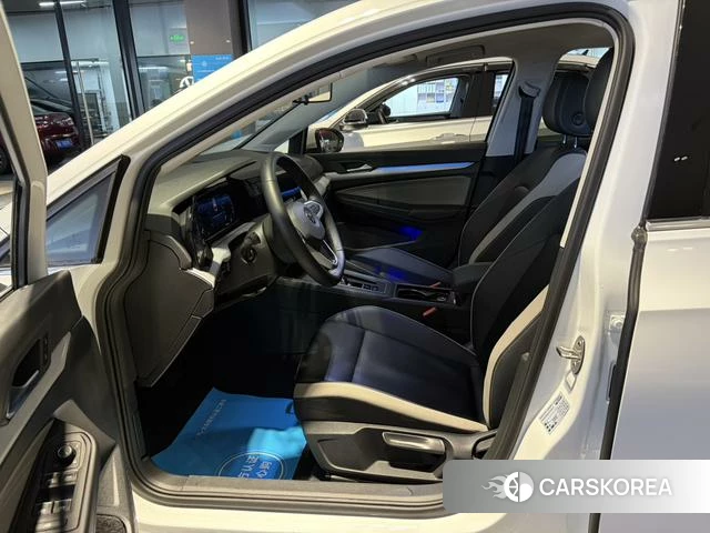 Volkswagen Golf 2022 Белый из Китая, фото 3