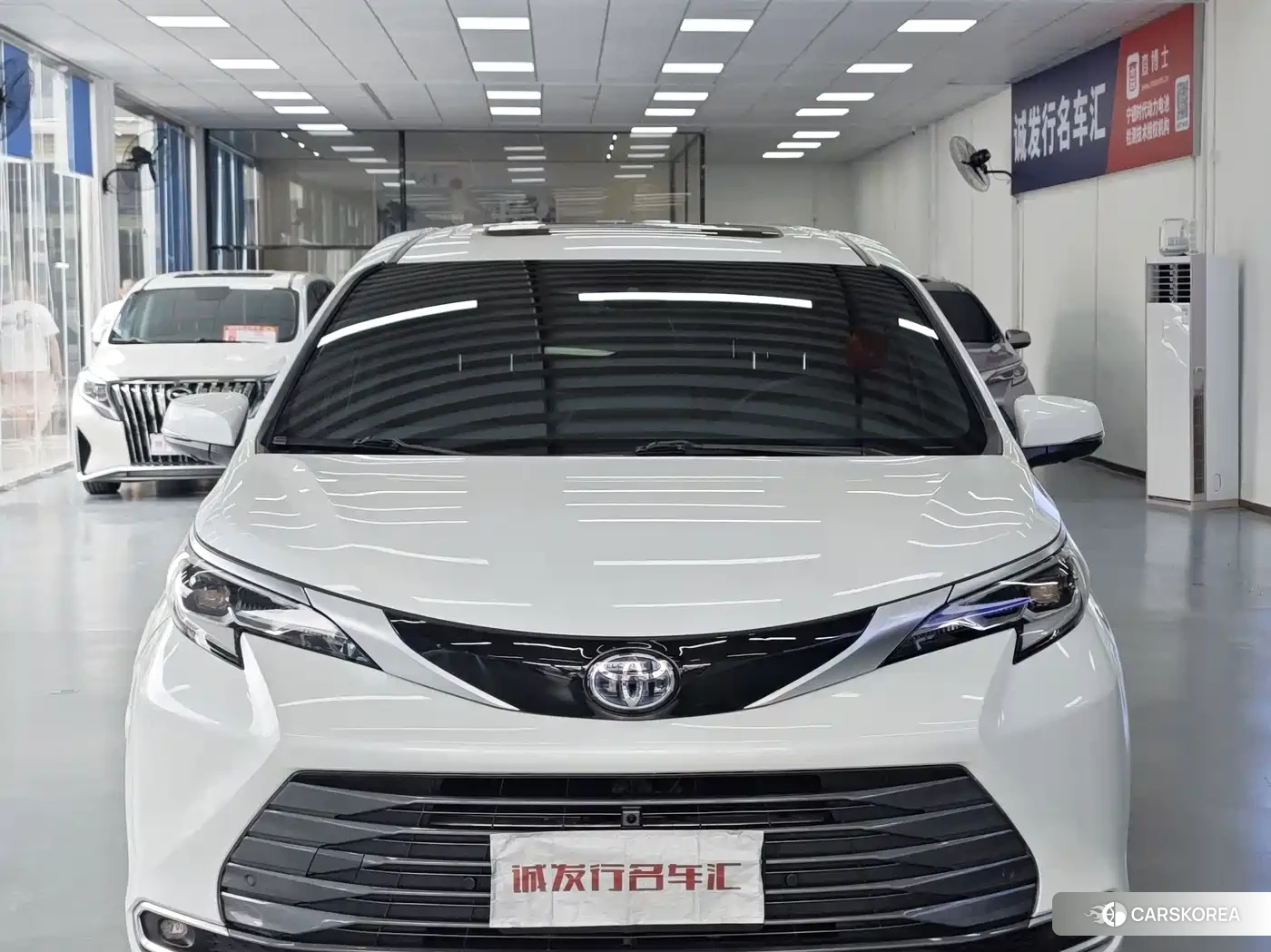 Toyota Sienna id 4599504 из Китая 18