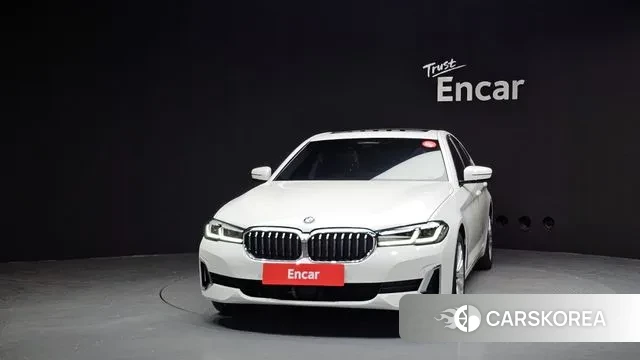 BMW 5 Series (G30) id 3385031 из Кореи 13