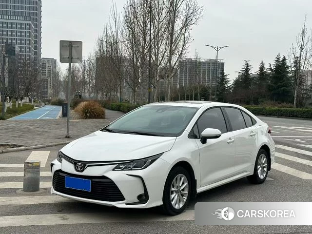 Toyota Corolla 2023 Белый из Китая, фото 3