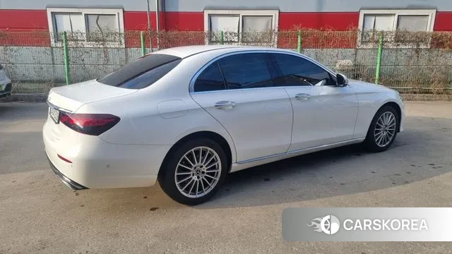 Mercedes-Benz E-Class W213 2022 Белый из Кореи, фото 3