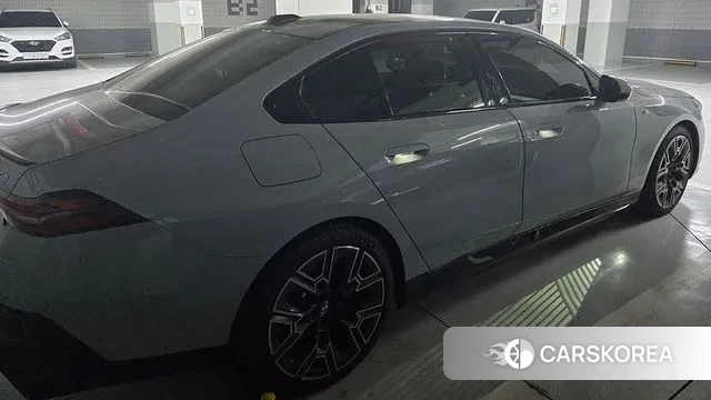 BMW 5 Series (G60) id 3619897 из Кореи 8