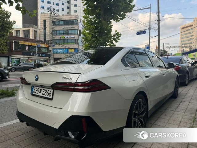 BMW 5 Series (G60) 2025 Белый из Кореи, фото 3