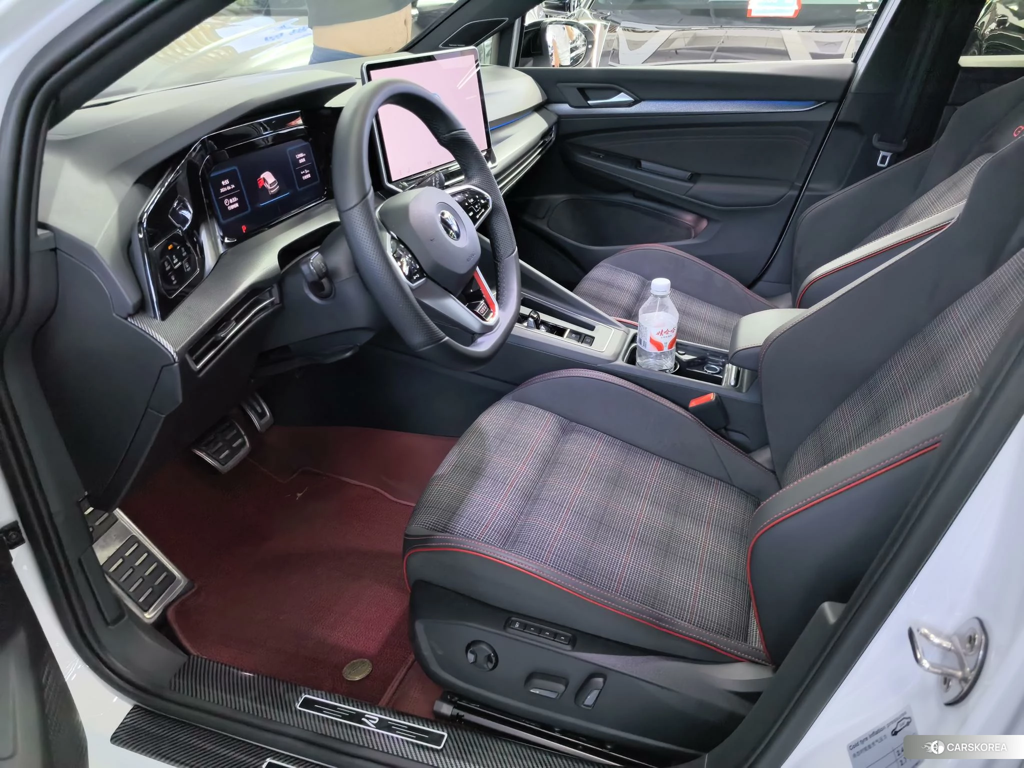 Volkswagen Golf 2024 Белый из Китая, фото 3