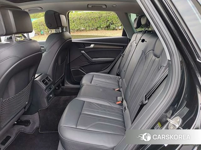 Audi Q5L 2023 Черный из Китая, фото 3