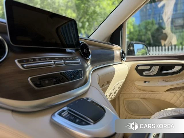 Mercedes-Benz V-class id 4297275 из Китая 10
