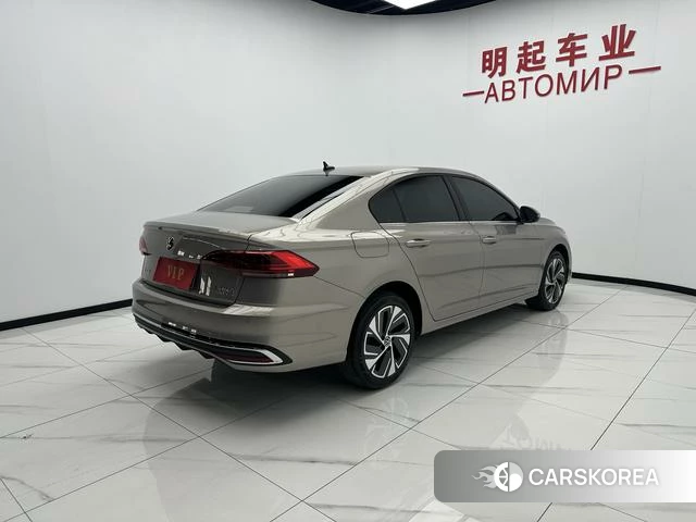 Volkswagen Bora id 4359419 из Китая 11